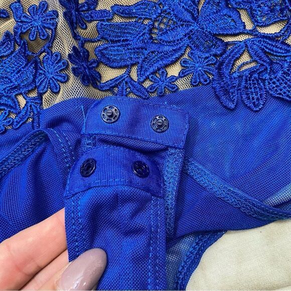 CQ by CQ Brand Sheer and‎ Royal Blue Floral Appliqué Bodysuit Size Small - Picture 2 of 10